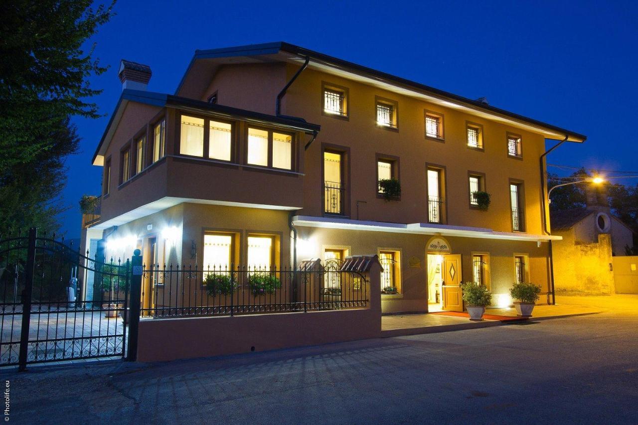 Hostaria Pettirosso Hotel Dolegna del Collio ภายนอก รูปภาพ